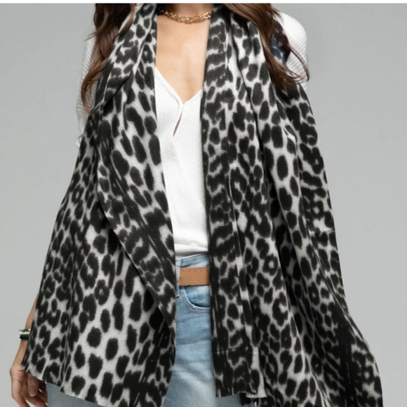 Stay Wild Soft Leopard Scarf - Picture 1 of 1